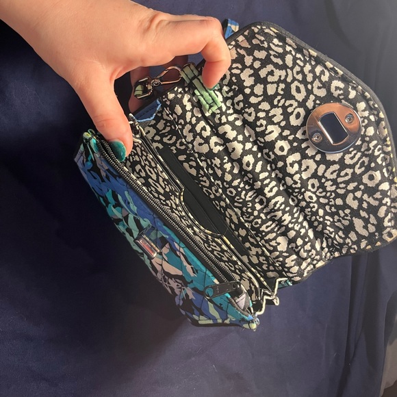 Vera Bradley Your Turn Smartphone Wristlet Camofloral Pattern - Picture 3 of 4